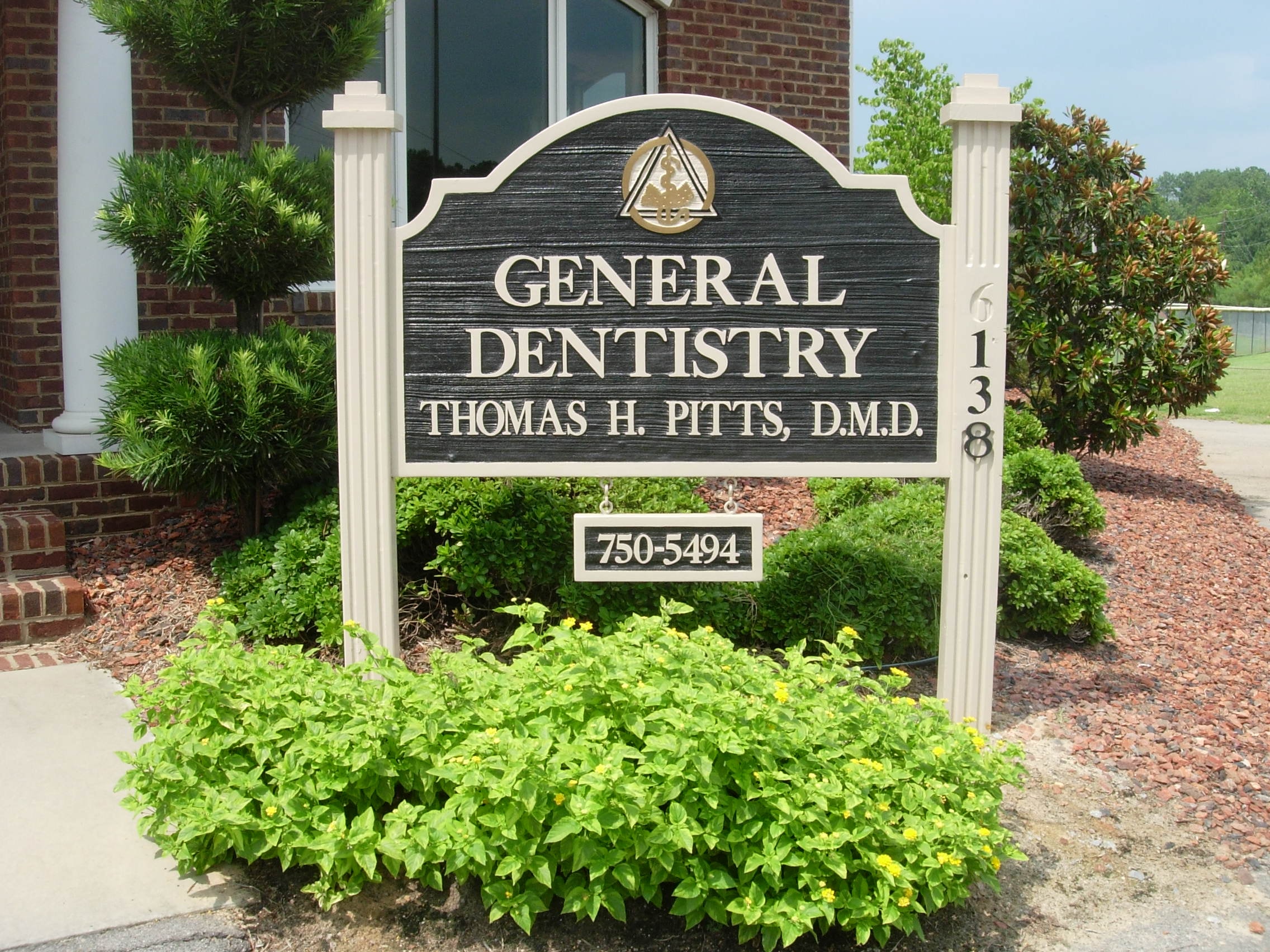 Thomas H. Pitts DMD General Dentistry office sign in Columbia, SC